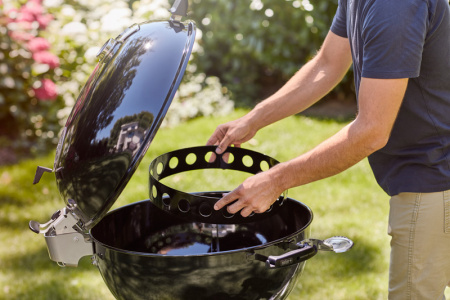Угольный гриль Weber Master-Touch Premium E-5770 57 см