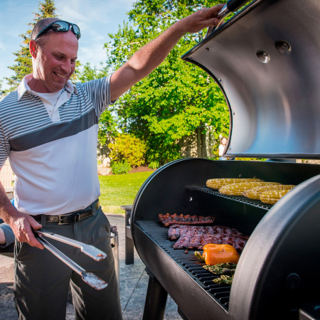 Пеллетный гриль-коптильня Broil King Crown 400