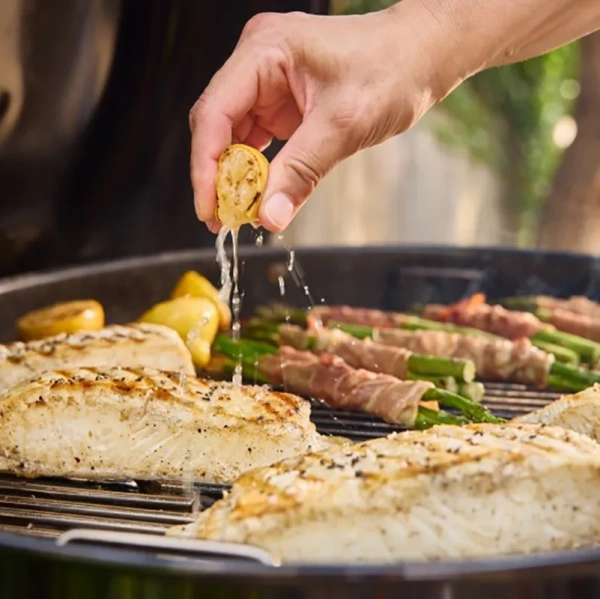 Weber Master-Touch C-5755, 57 см, гриль угольный, дымчато-серый
