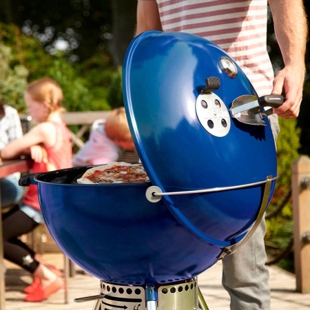 Угольный гриль Weber Master-Touch GBS С-5750, 57 см, синий океан
