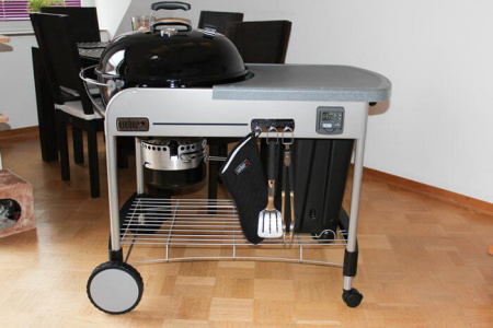 Угольный гриль  Weber Performer Premium GBS 57 cм